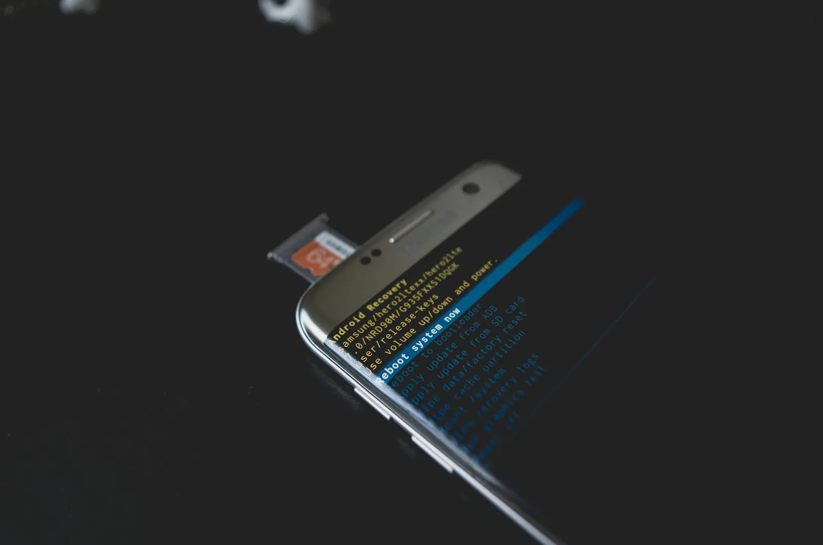 Android-Smartphone als Beispiel für vollen Speicher und App-Verwaltung