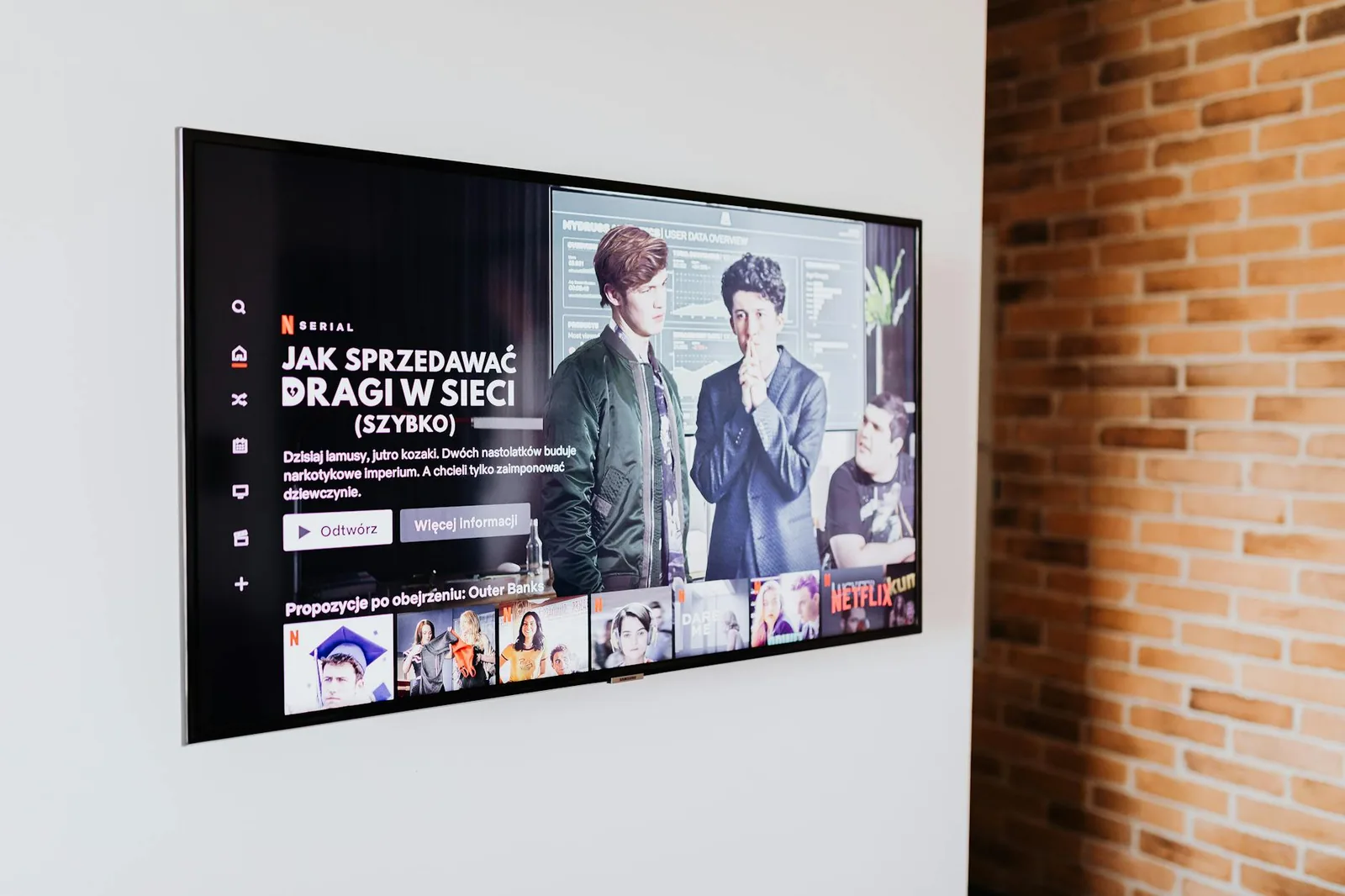 Fernseher im Wohnzimmer als Beispiel für Chromecast und Streaming auf dem TV