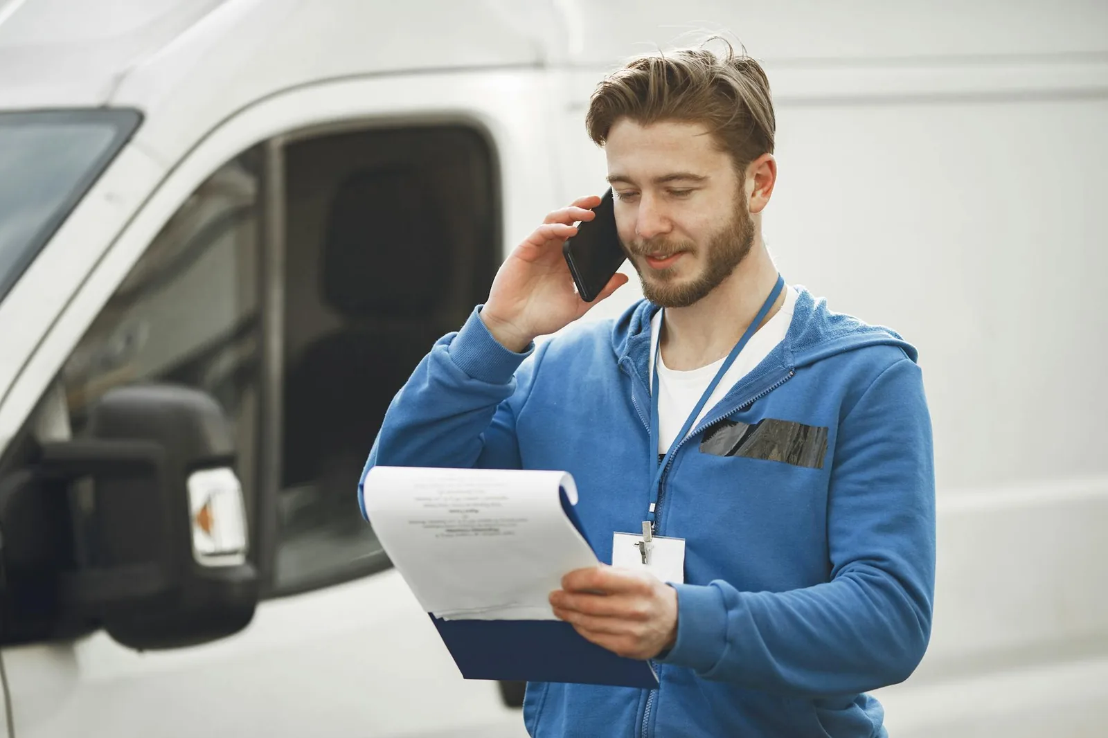 Paketbenachrichtigung auf Smartphone als Beispiel für mögliche DHL-Phishing-SMS