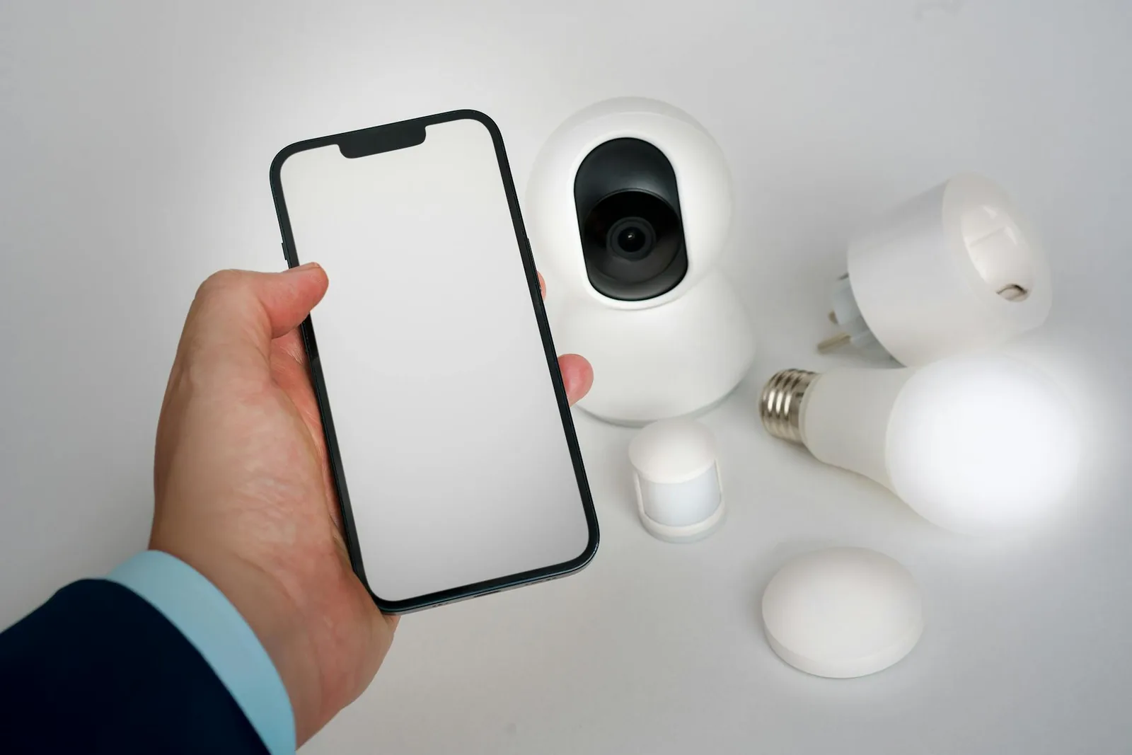 Smart-Home-Geräte und Smartphone-Steuerung als Einstieg in Apple HomeKit