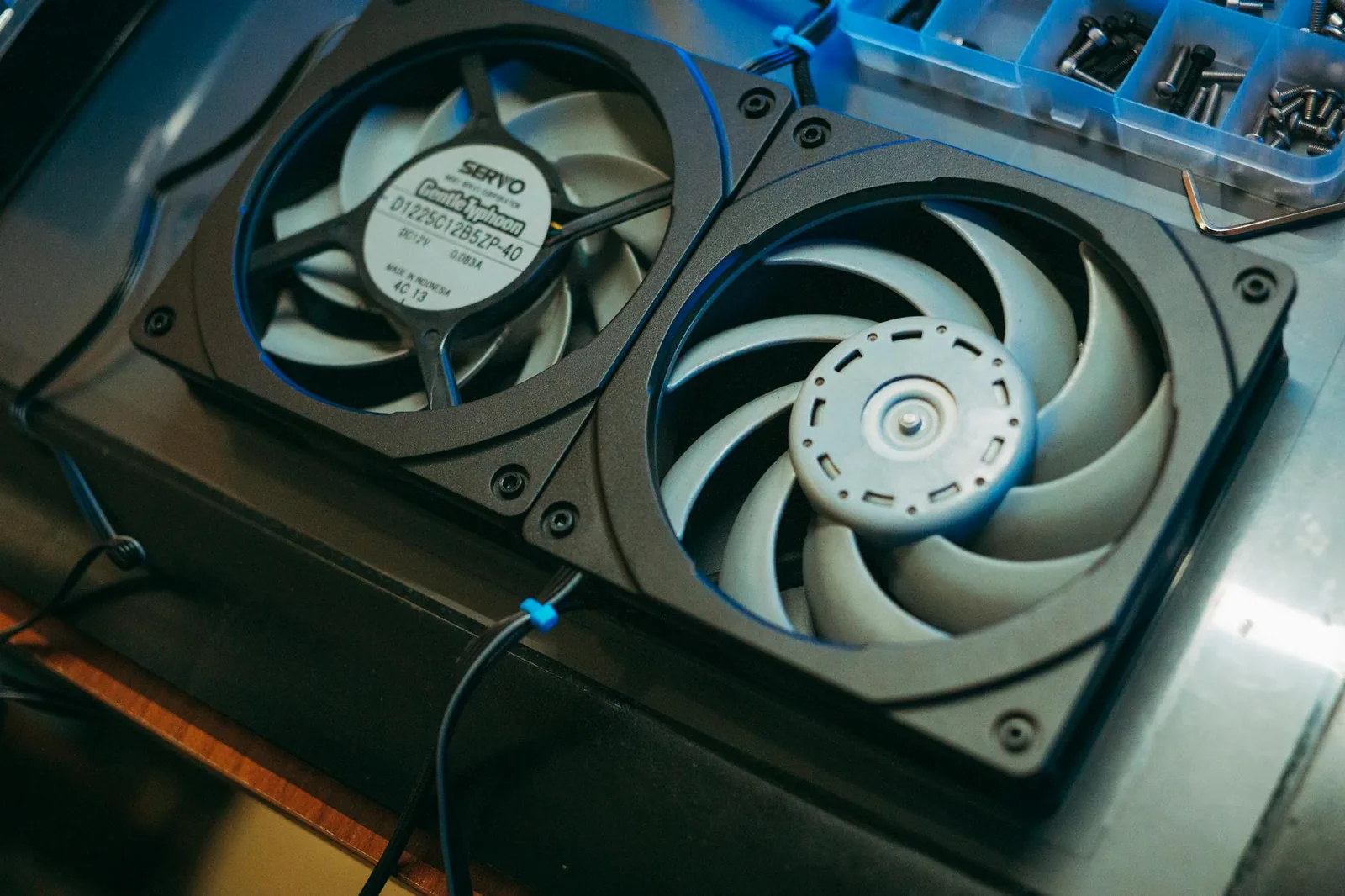 Nahaufnahme eines CPU-Lüfters als Symbol für Kühlung, Wartung und leiseren PC-Betrieb