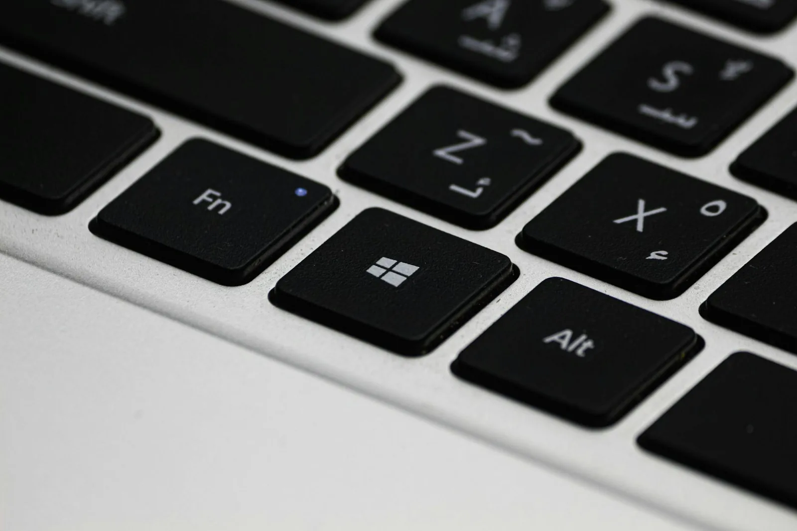 Nahaufnahme einer Tastatur als Symbol für Windows-Suche, Ordner und Dateiwiederherstellung