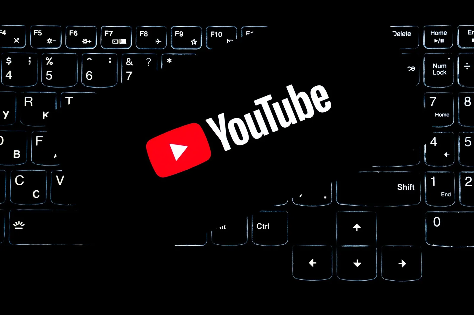YouTube-Logo auf Tastatur als Hinweis auf Video-Plattform und digitale Mediennutzung